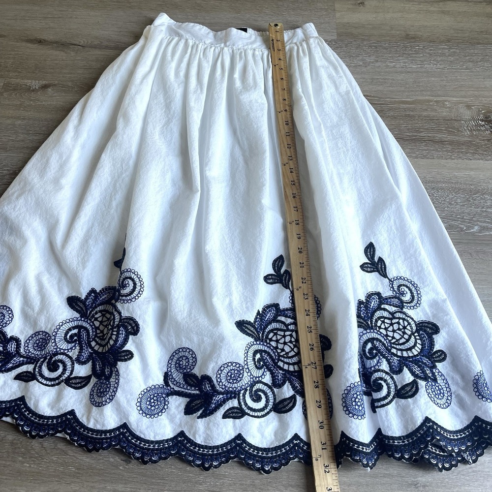 Forgotten Grace White Skirt M Navy Embroidered Scalloped Full Boho Midi - Picture 2 of 5